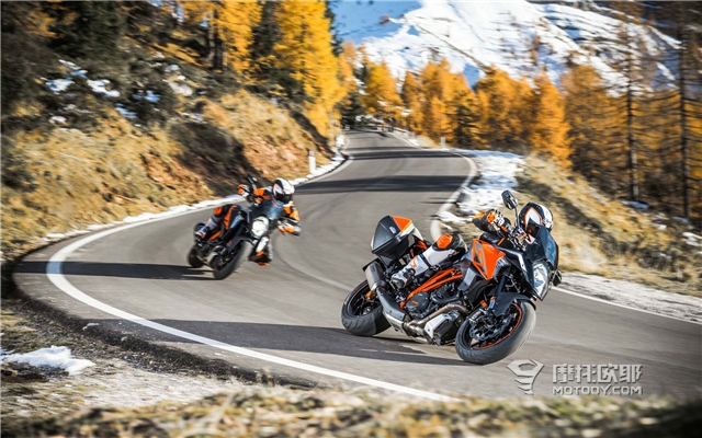 KTM首款运动休旅车 1290 Super DUKE GT (15)