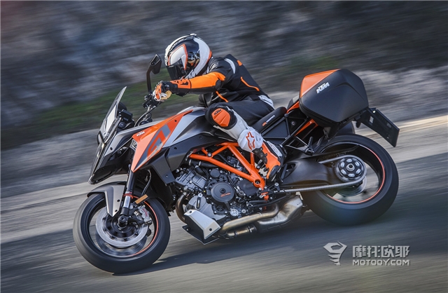 KTM首款运动休旅车 1290 Super DUKE GT (36)