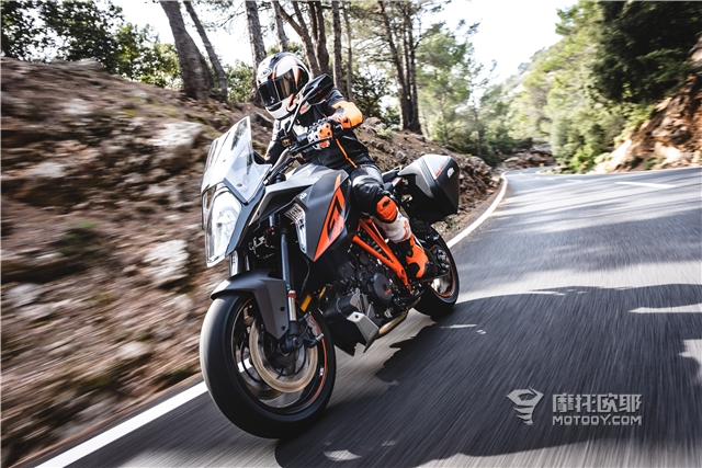 KTM 1290 Super DUKE GT中国首发 挑战你的肾上腺 (1)