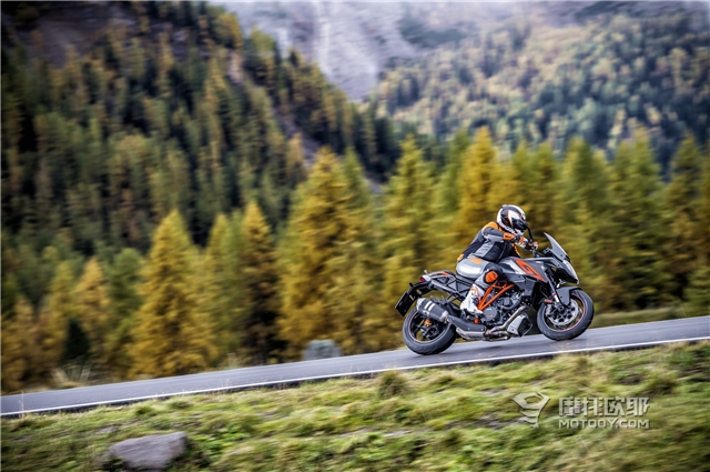 KTM 1290 Super DUKE GT中国首发 挑战你的肾上腺 (2)