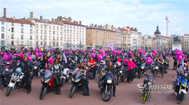 法国女性摩托车节Toutes en Moto盛大开幕！ (3)