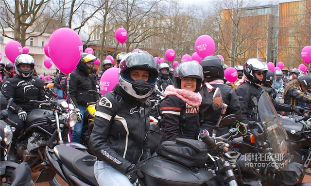 法国女性摩托车节Toutes en Moto盛大开幕！ (8)