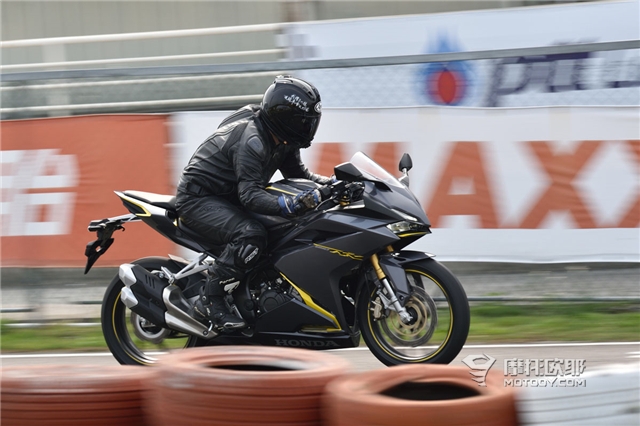 我叫赛道车！本田CBR250RR台媒测评 (10)