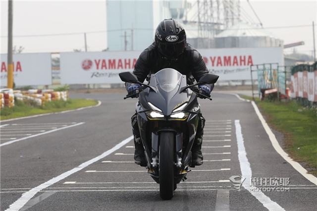 我叫赛道车！本田CBR250RR台媒测评 (25)