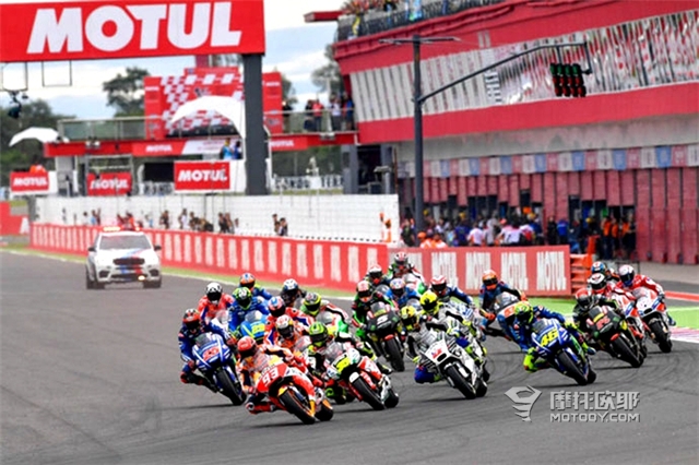 2017 MotoGP阿根廷战报：长江后浪推前浪 前浪躺在赛道上 (14)