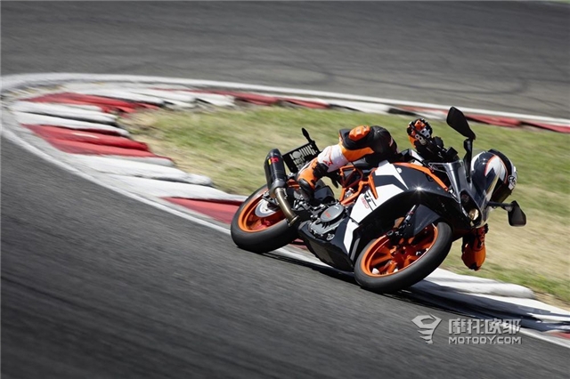 2017新改款KTM RC390 最接近Moto3的仿赛！ (4)