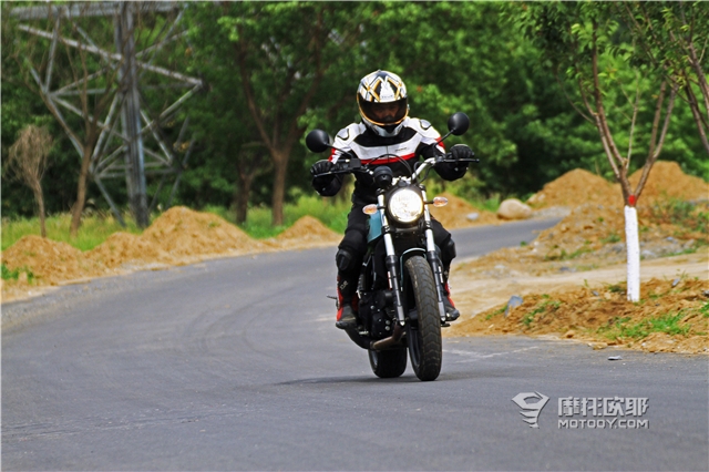 乐享生活,自游自在 杜卡迪SCRAMBLER SIXTY2测评 (18)