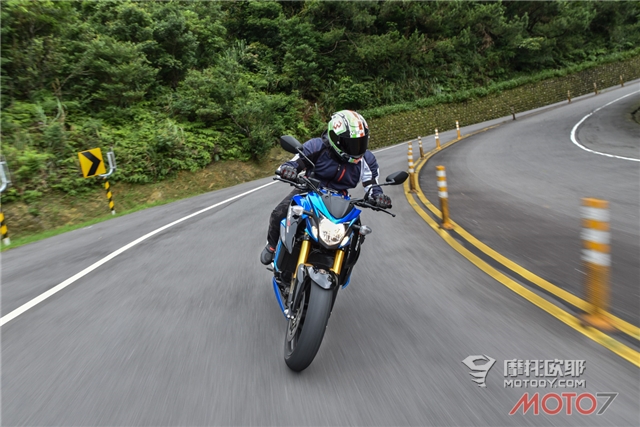 中量级性能野兽 铃木GSX-S750试驾报告 (4)