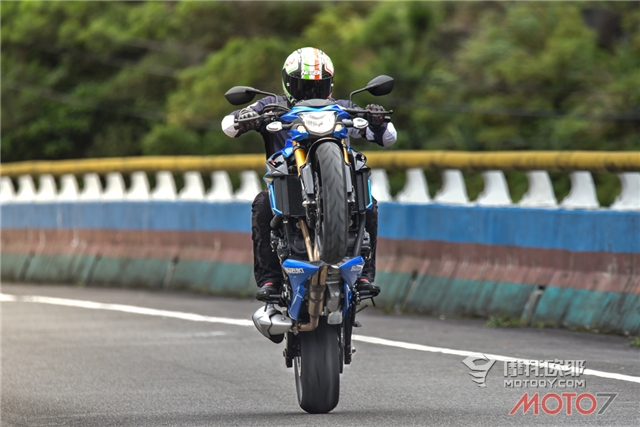 中量级性能野兽 铃木GSX-S750试驾报告 (25)