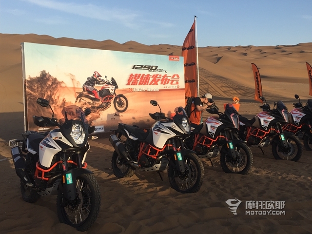在沙漠里骑一天KTM 1290 SUPER ADVENTURE R是怎样的感受？ 1