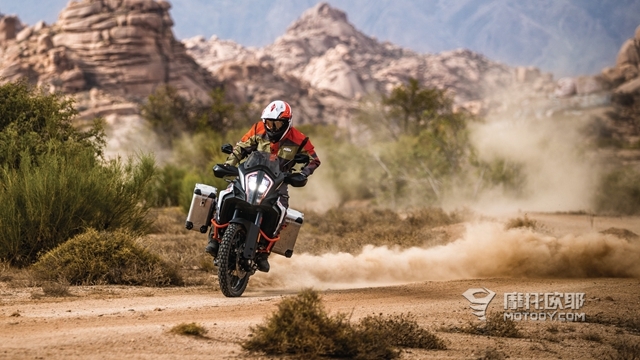 在沙漠里骑一天KTM 1290 SUPER ADVENTURE R是怎样的感受？ 4