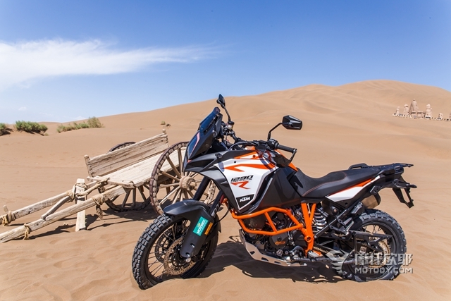 在沙漠里骑一天KTM 1290 SUPER ADVENTURE R是怎样的感受？ 6