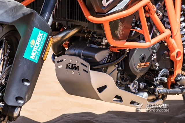 在沙漠里骑一天KTM 1290 SUPER ADVENTURE R是怎样的感受？ 8
