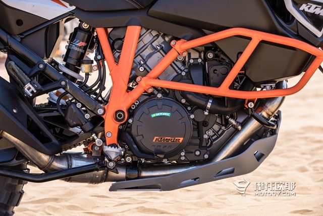在沙漠里骑一天KTM 1290 SUPER ADVENTURE R是怎样的感受？ 9