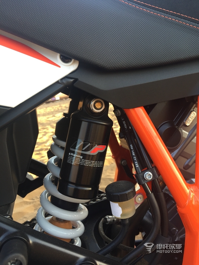 在沙漠里骑一天KTM 1290 SUPER ADVENTURE R是怎样的感受？ 11