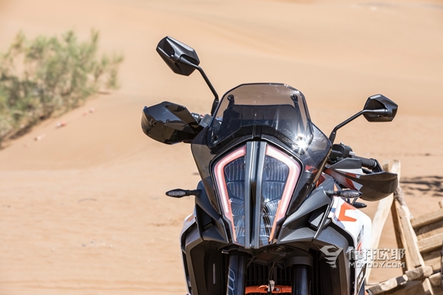 在沙漠里骑一天KTM 1290 SUPER ADVENTURE R是怎样的感受？ 14