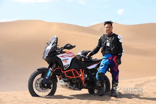 在沙漠里骑一天KTM 1290 SUPER ADVENTURE R是怎样的感受？ 16