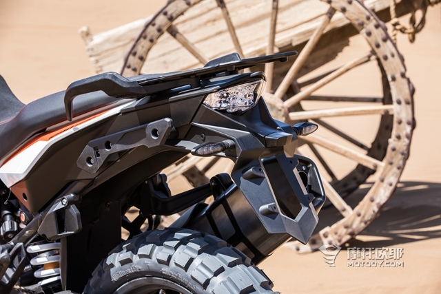 在沙漠里骑一天KTM 1290 SUPER ADVENTURE R是怎样的感受？ 24