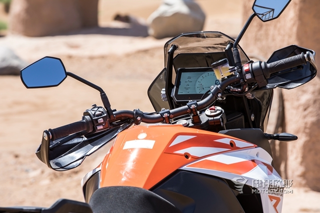 在沙漠里骑一天KTM 1290 SUPER ADVENTURE R是怎样的感受？ 25