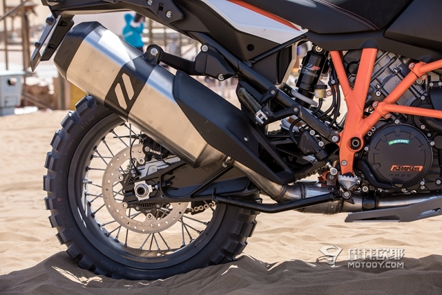 在沙漠里骑一天KTM 1290 SUPER ADVENTURE R是怎样的感受？ 26