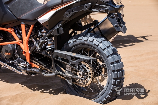 在沙漠里骑一天KTM 1290 SUPER ADVENTURE R是怎样的感受？ 27