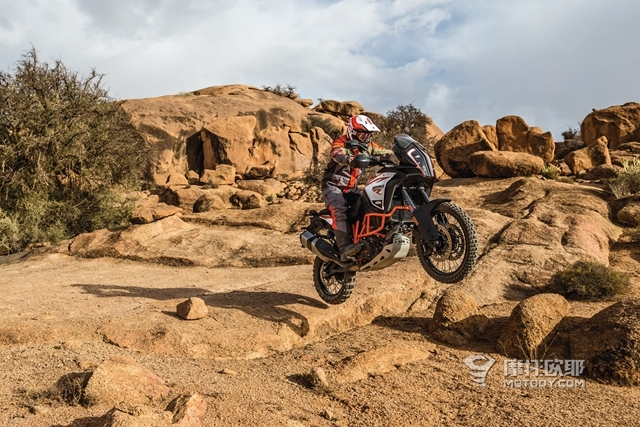 在沙漠里骑一天KTM 1290 SUPER ADVENTURE R是怎样的感受？ 33
