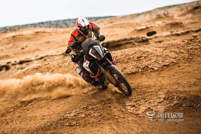 在沙漠里骑一天KTM 1290 SUPER ADVENTURE R是怎样的感受？ 35