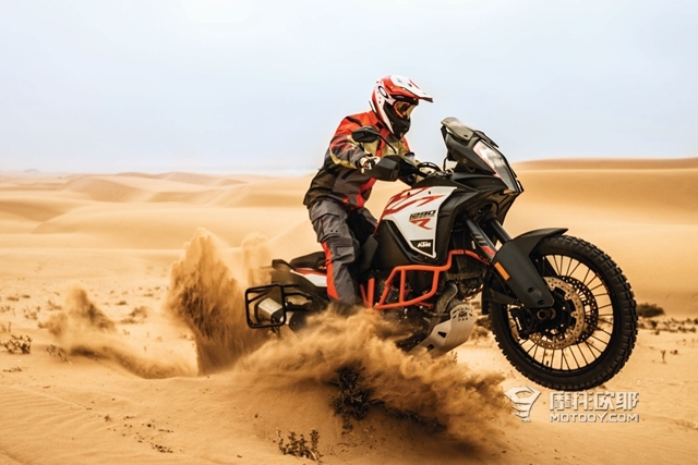 在沙漠里骑一天KTM 1290 SUPER ADVENTURE R是怎样的感受？ 36