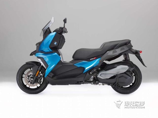 2018-BMW-C400X2-1024x768