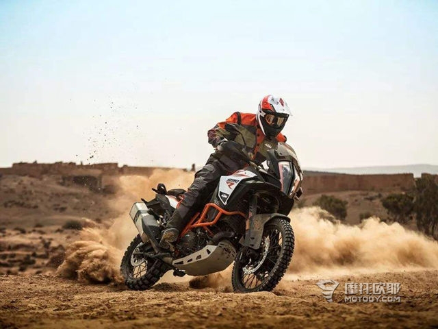 双缸贵过四缸，KTM 790 DUKE到底有什么优势？ 2