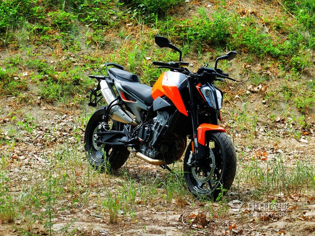 双缸贵过四缸，KTM 790 DUKE到底有什么优势？ 5.JPG