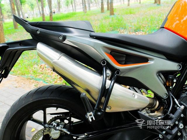 双缸贵过四缸，KTM 790 DUKE到底有什么优势？ 10.JPG