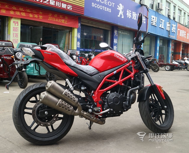 铃木GSX250R和贝纳利BN302S选哪个？省油省心的小踏板都有谁？3万以内的国产复古有什么选择？ (18).JPG