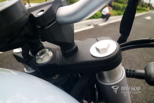 试驾报告：V缸水冷300cc，低配不到2万元的亲民美式巡航车——奔达金吉拉 (14)