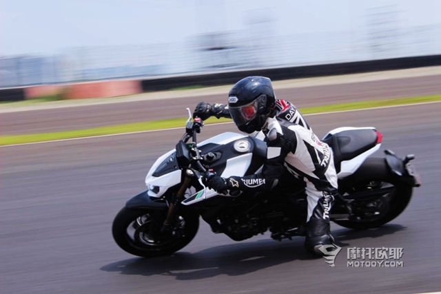 国产玩乐型摩托车的又一力作，钱江追600实车体验 (38)