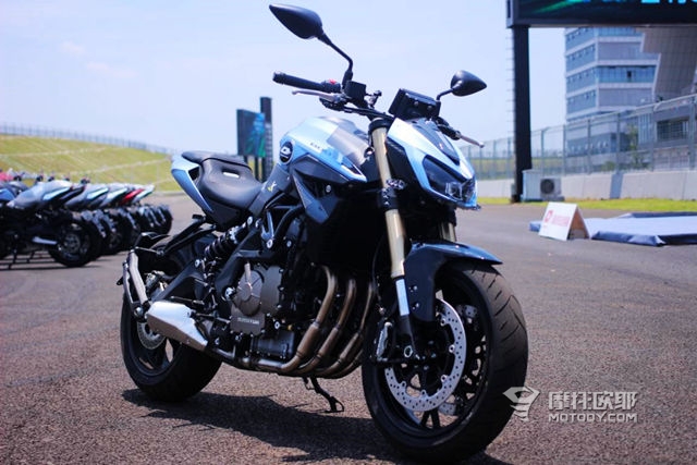 国产玩乐型摩托车的又一力作，钱江追600实车体验 (42)