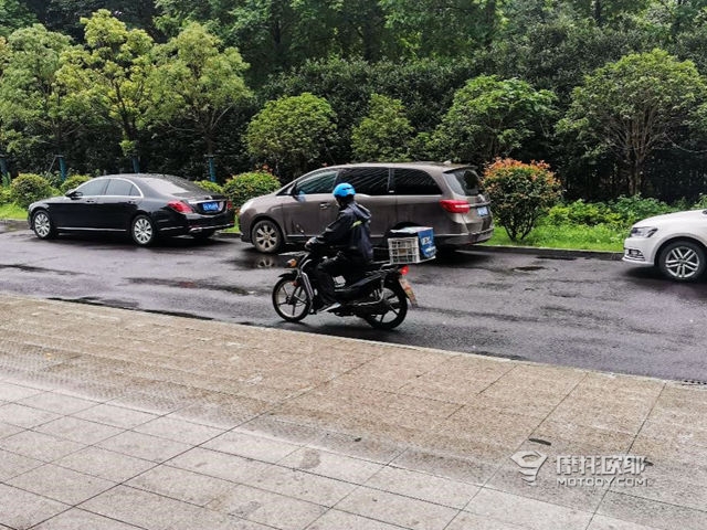 闪送外卖都骑什么摩托车？我们观察了半个月，发现生存远比想象中更残酷 (1)